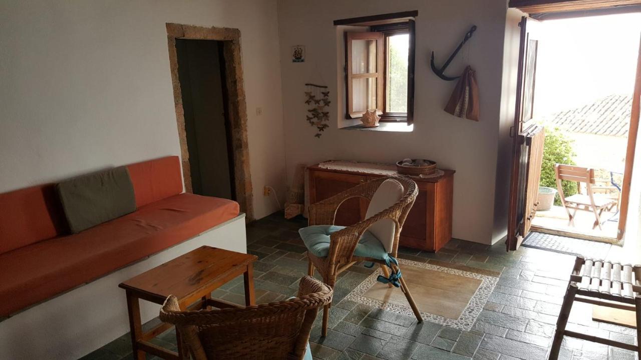 Athina Guesthouse Monemvasia Bagian luar foto